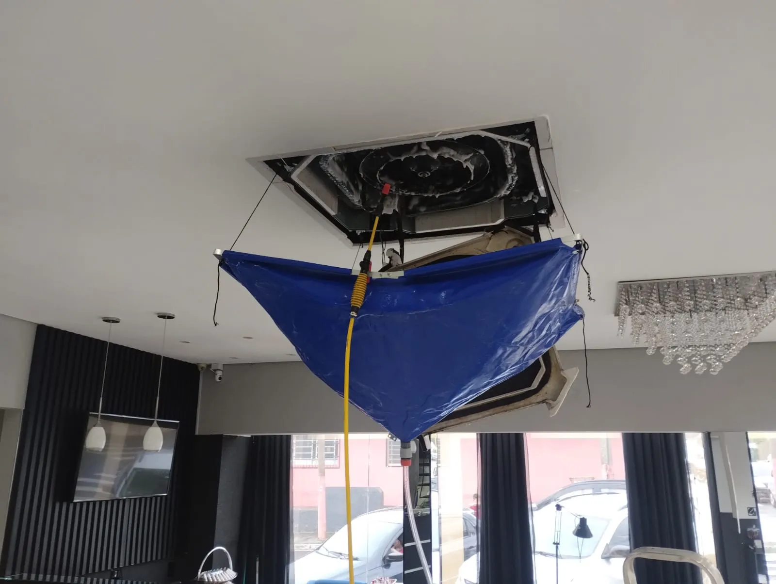 Higienização de ar condicionado cassete pela Sevem Climatização